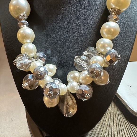 Pearl with Faux Smoky Crystal Teardrop Choker Necklace - Picture 8 of 9